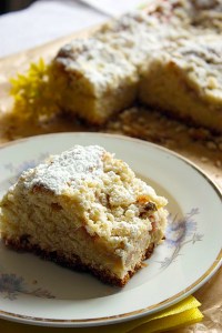 Ciasto drożdżowe z rabarbarem i kruszonką - ujęcie 3