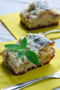 Ciasto drożdżowe z rabarbarem i kruszonką - ujęcie 6