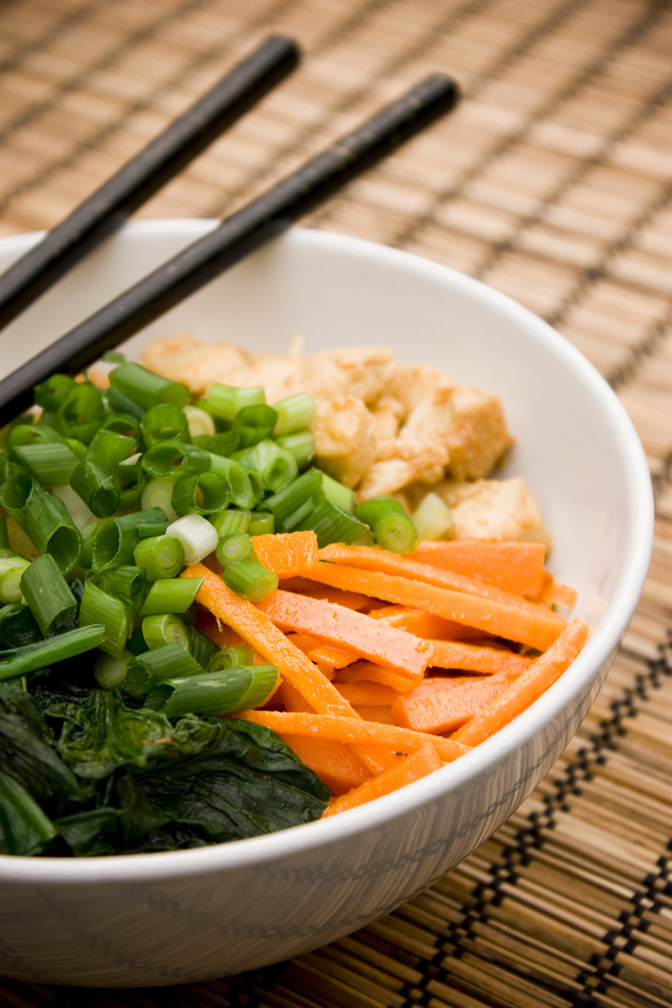 Makaron soba z kurczakiem i warzywami