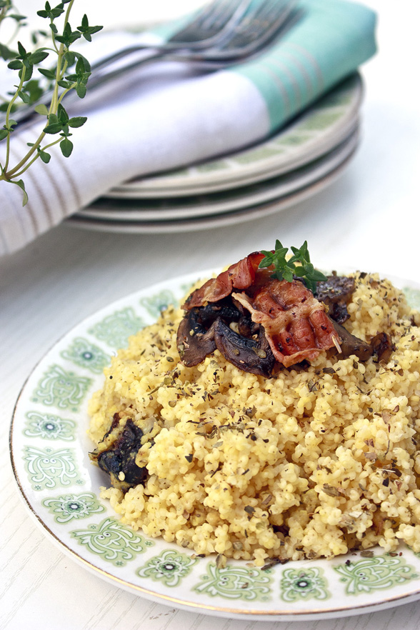 Kasza jaglana z suszonymi śliwkami