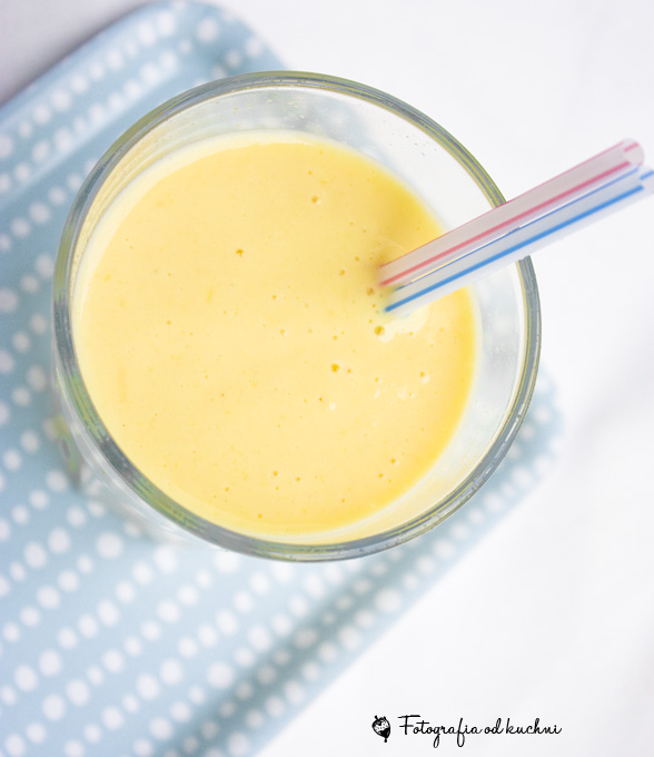 Mango lassi i rozważania nad jogurtem truskawkowym