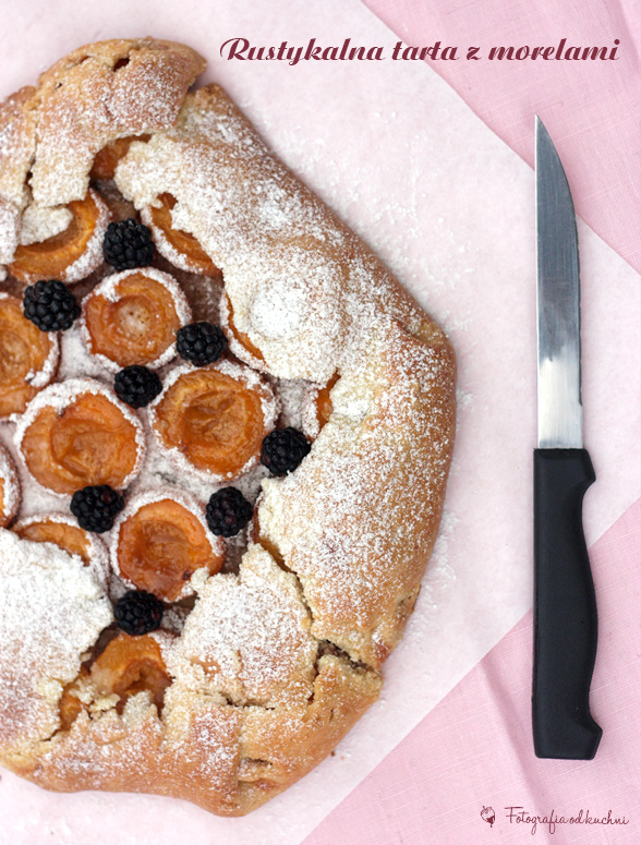 Rustykalna tarta z morelami