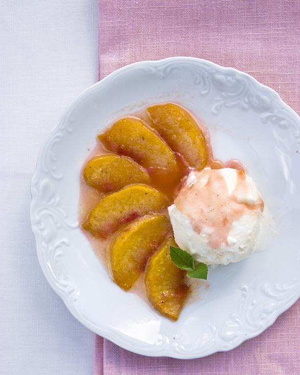 Brzoskwinie pieczone w syropie