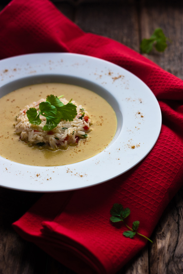 Kremowa zupa kokosowo-orzechowa