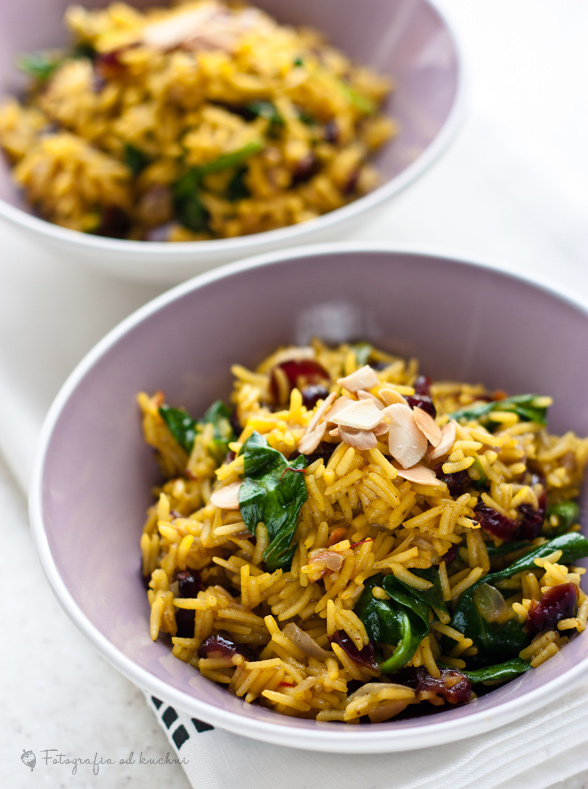 Pilaw ze szpinakiem i żurawiną Pilaw ze szpinakiem i żurawiną