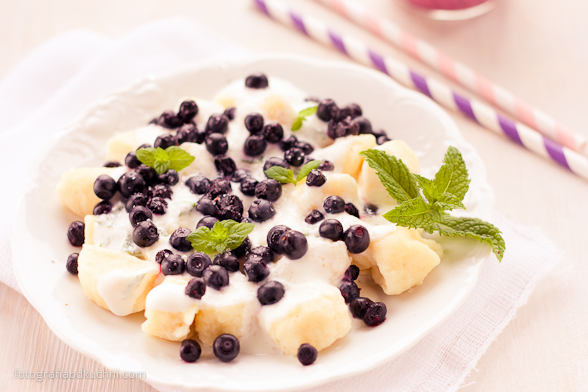 Kluski leniwe z jagodami