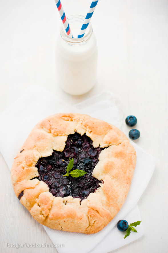 Rustykalna tarta z jagodami