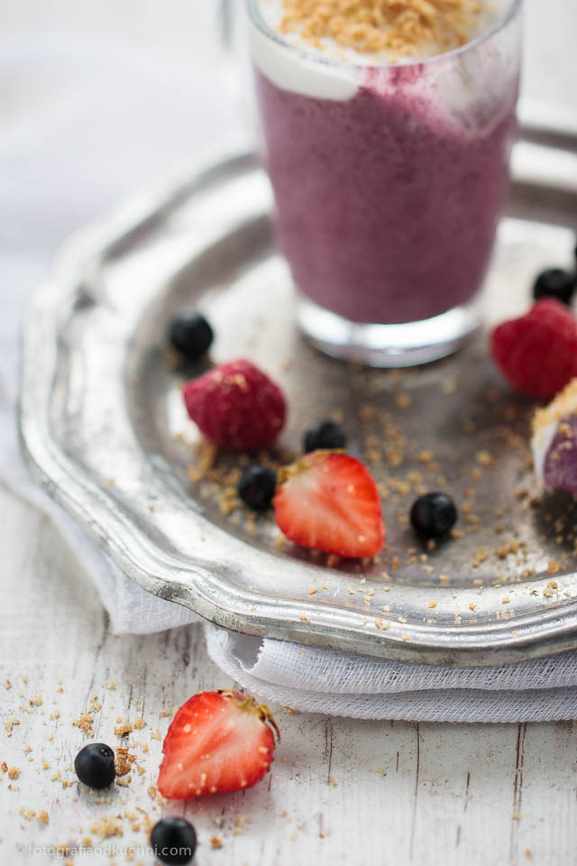 Pudding chia z owocami leśnymi