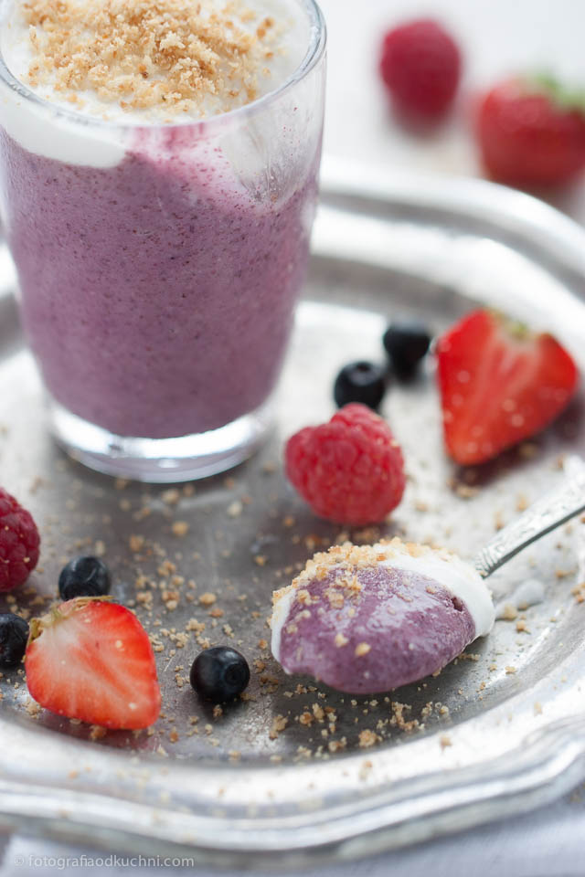 Pudding chia z owocami leśnymi