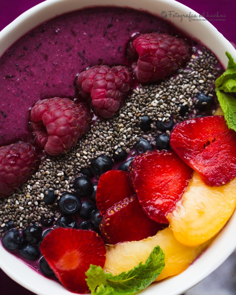 Letnie śniadanie: Smoothie bowl z jagodami!