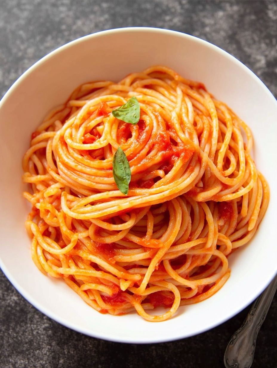 Makaron z sosem pomidorowym&nbsp;(najprostszy)